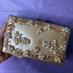 ✨ Gold floral pearl clutch✨